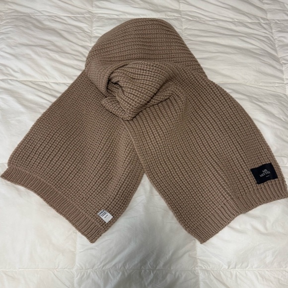 Mr. Mittens Billie Scarf One Size Taupe Chunky 100% Wool Knit Oversized - Picture 2 of 6